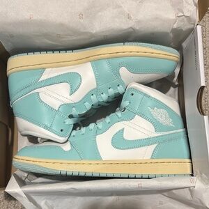 Nike Air Jordan 1 Mid OG Mint and White